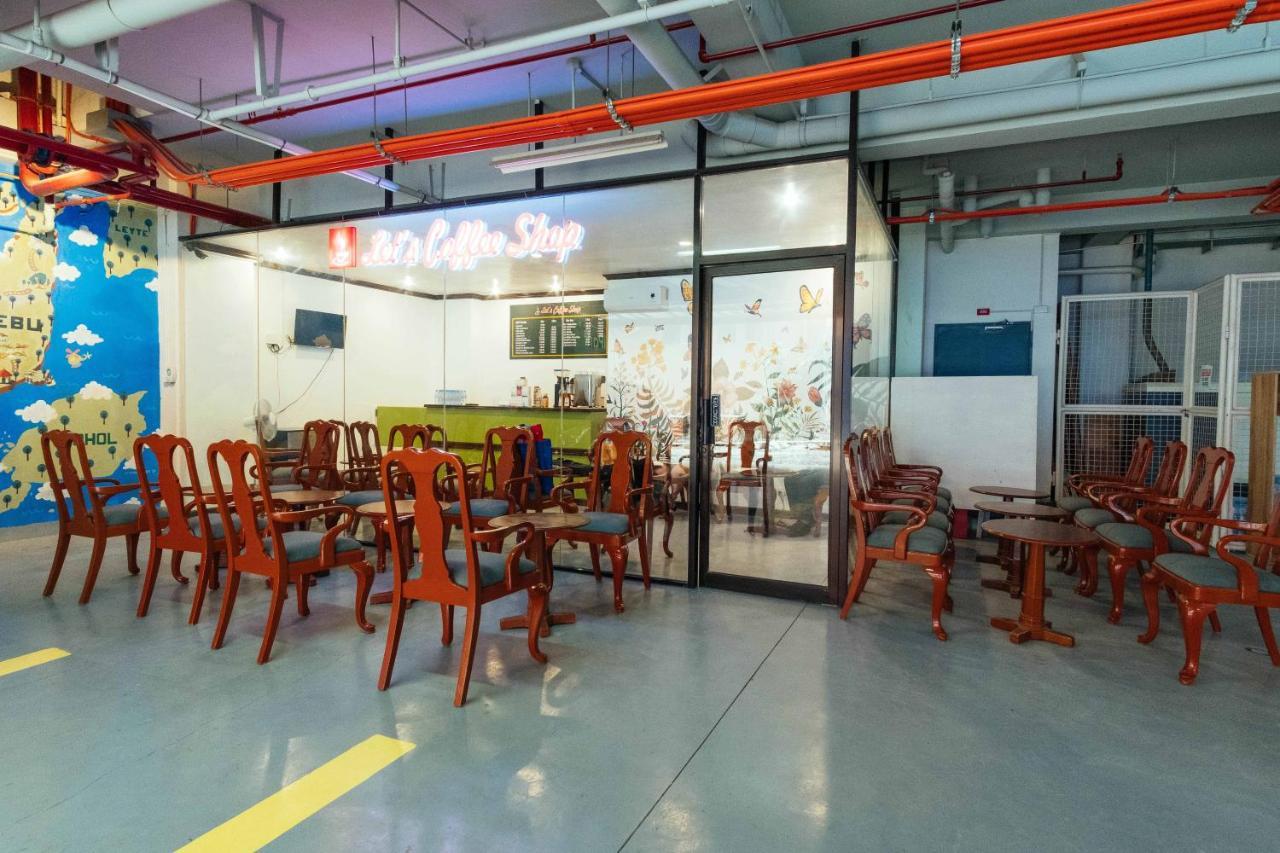 Reddoorz Plus @ It Park Себу Экстерьер фото
